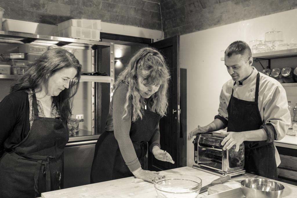 Borgo Pignano Tuscany エクステリア 写真